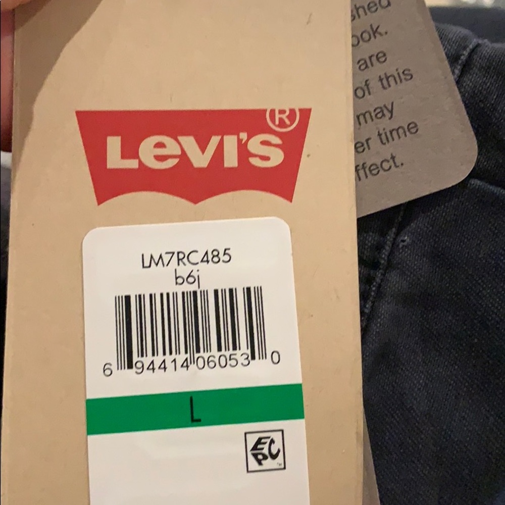 Leviโs - Picture 6 of 6